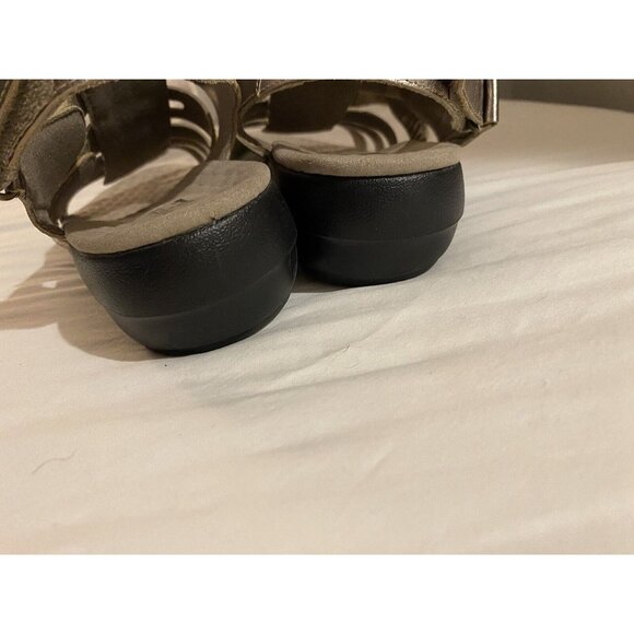 CLARKS COLLECTION Soft Cushion Pewter Metallic Gladiator Sandals Size 11 - Picture 7 of 7